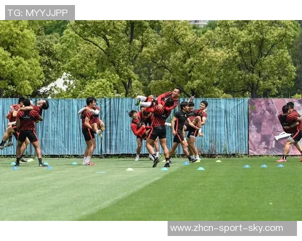 上港迎战横滨展现实力之战期待精彩对决与球迷共庆足球盛宴 上港迎战横滨展现实力之战期待精彩对决与球迷共庆足球盛宴